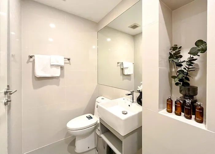 600m To Bts L View L Pool And Gym Apartment